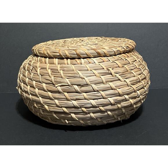 Hand Woven Decorative Seagrass Wicker Storage Basket Container w Lid 7.5” X 4” - Picture 1 of 7